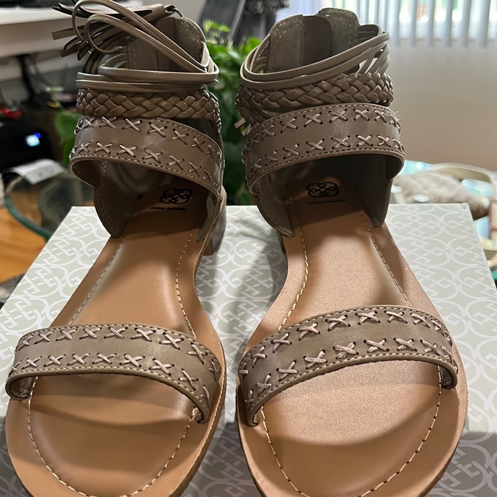 Womens Daisy Fuentes sandals